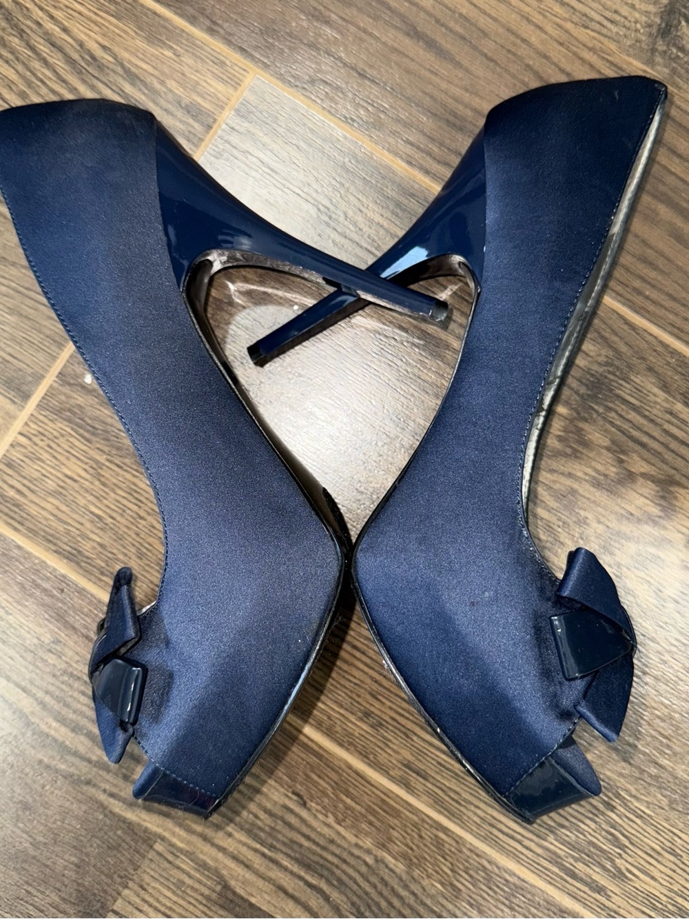 Women's Guess Wocandice Navy Peep-Toe Platform Heels with Bow Size 7.5